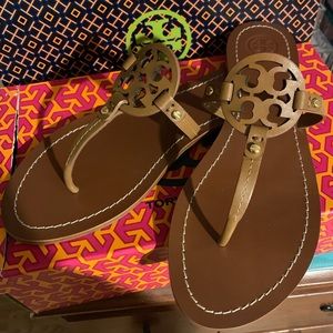 Mini miller flat thong veg leather